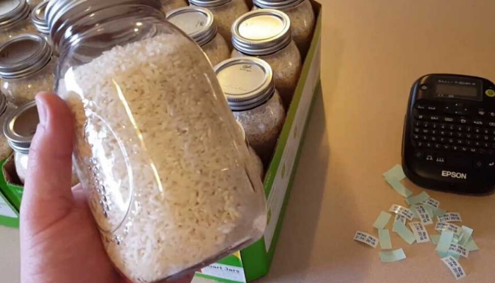 Derfor bør du sette en skål med ris i klesskapet ditt
