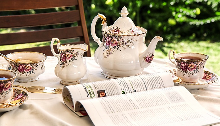 Inviter til Afternoon Tea i hagen