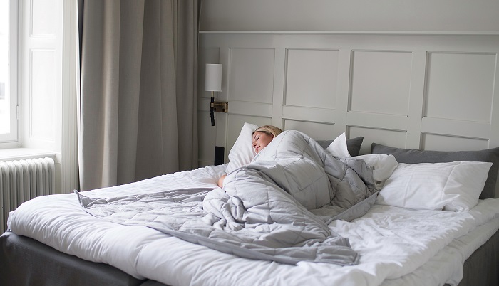 Vektdyner gir bedre søvn – slik velger du riktig dyne for deg